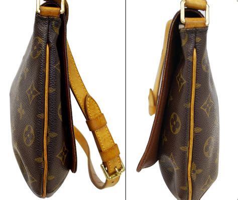 louis vuitton bag short strap.